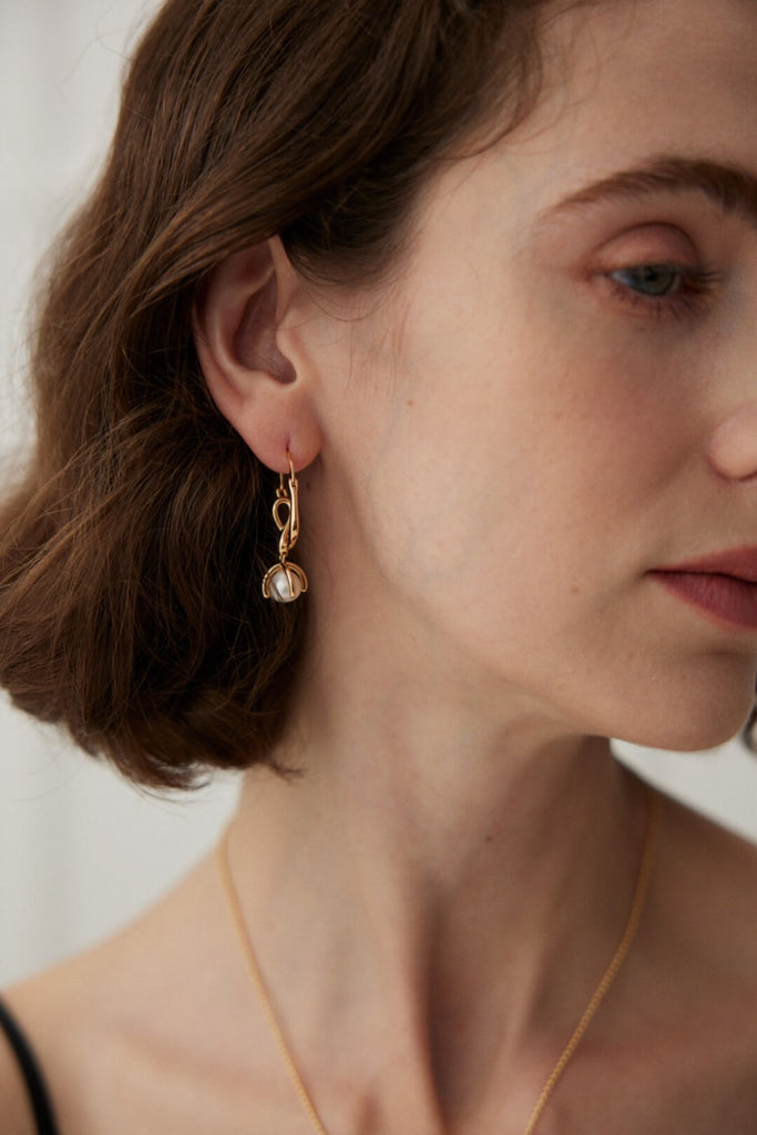 PEARL DROP LEVERBACK EARRINGS