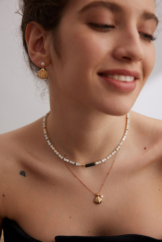 Pearl Shell Pendant Necklace / Earrings